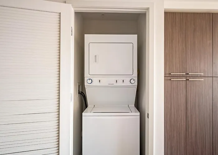West Loop W Wd Gym Lounge Nr L Chi-778 * Chicago