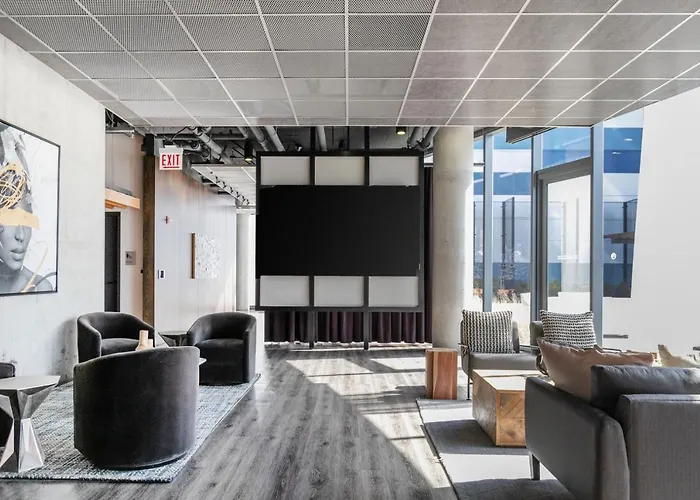 West Loop W Wd Gym Lounge Nr L Chi-778
