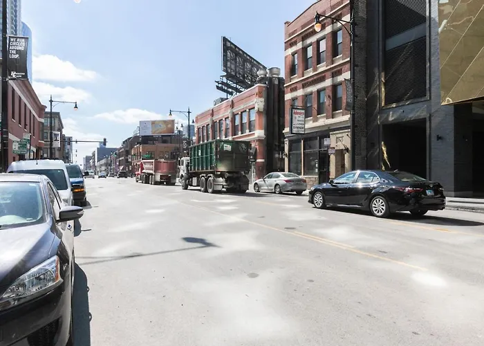 West Loop W Wd Gym Lounge Nr L Chi-778 * Chicago