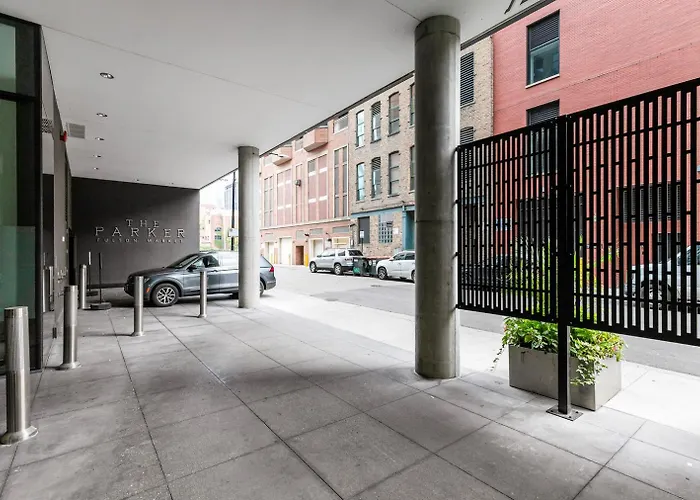 West Loop W Wd Gym Lounge Nr L Chi-778 *